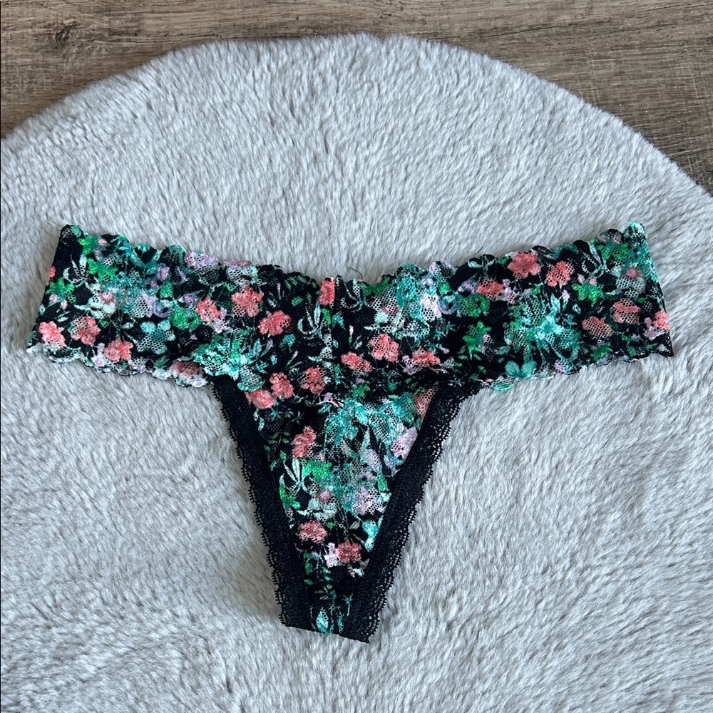Victoriaās Secret Floral Lace Thong Panty S